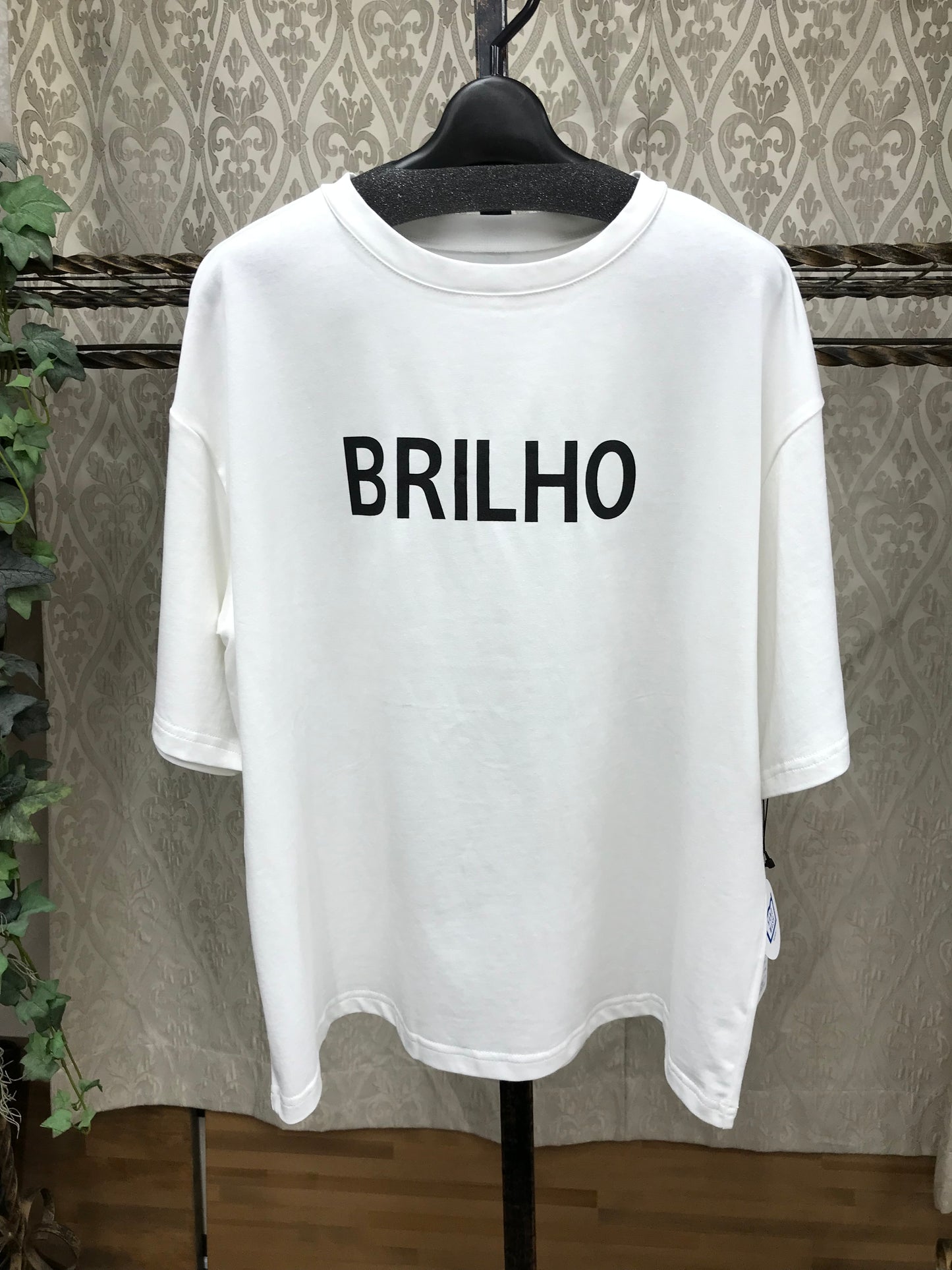 ATELIER SIX BRILHOロゴプリントTシャツ