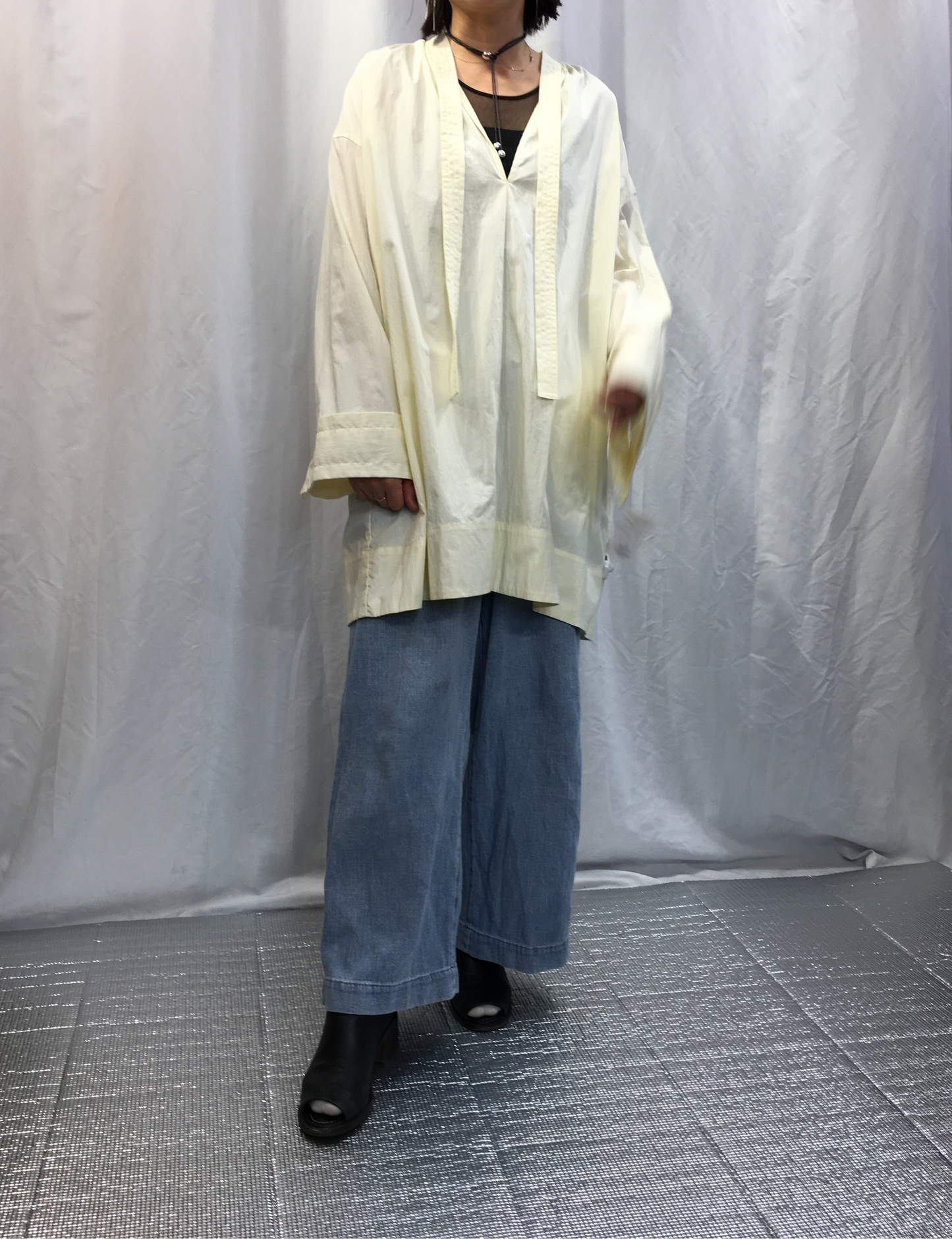 ☆clocheリボンタイ深Vシャツ