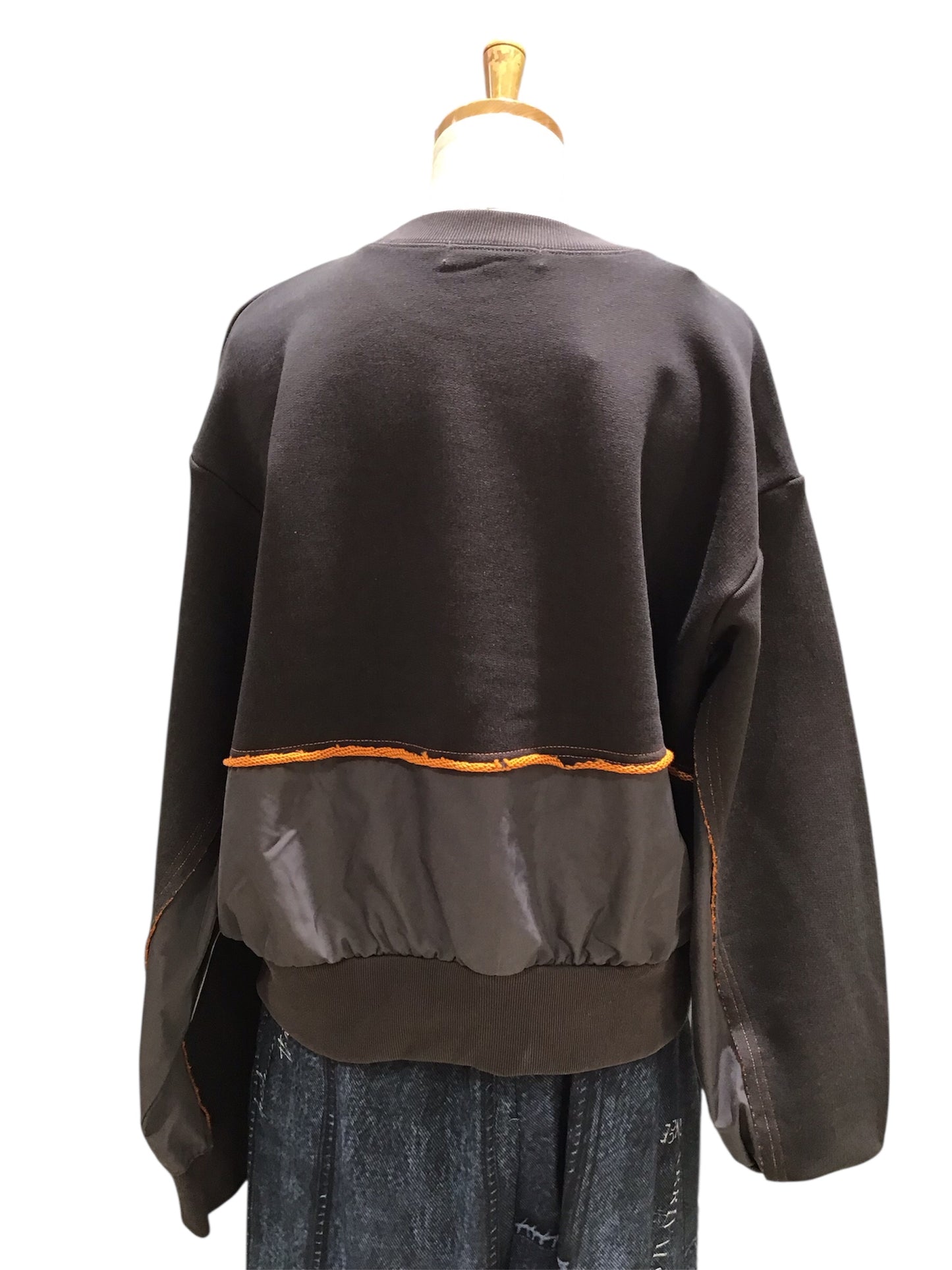 ◎【再入荷】Eimee LawリメイクロゴファスナースリットTOPS