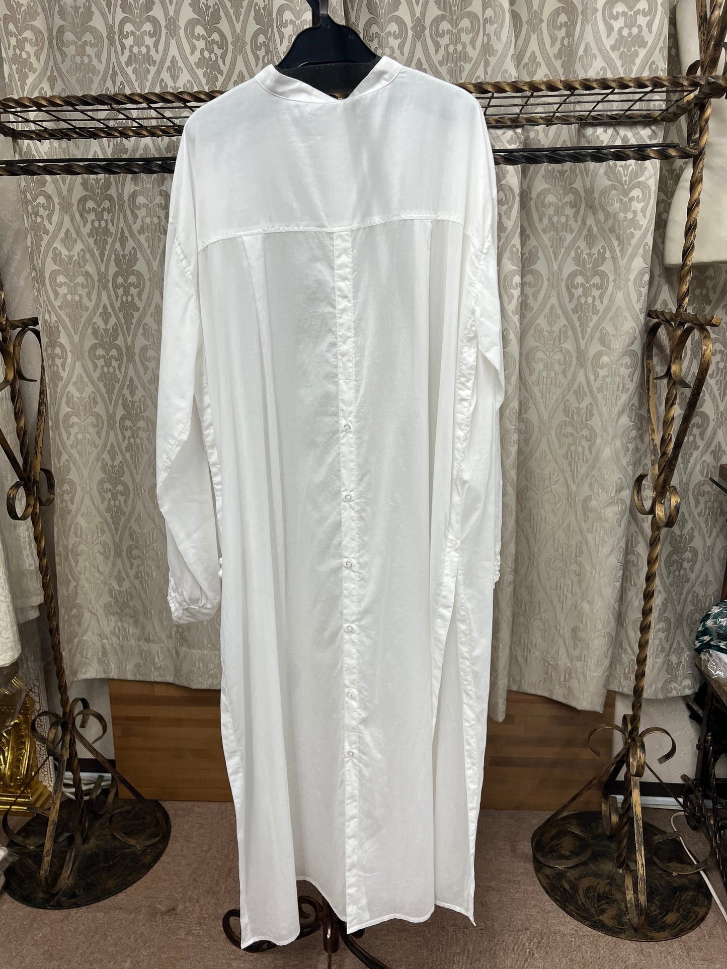 anna バックボタンコットンワンピ