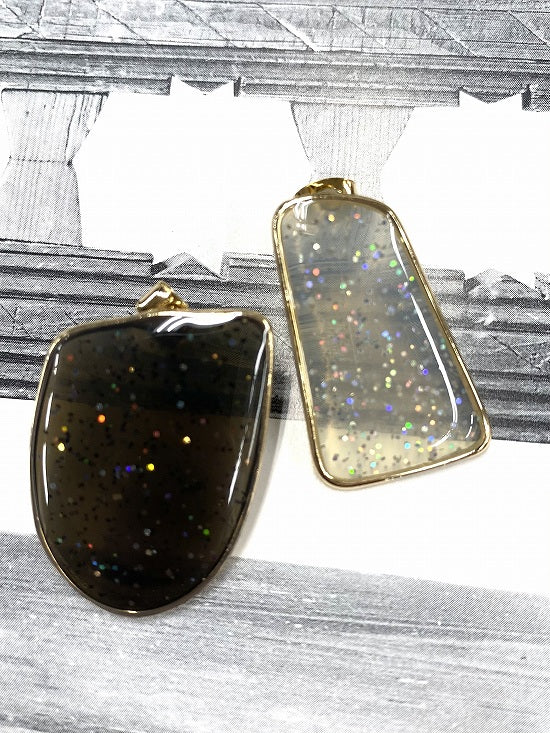 q.b.c カラープレートピアス