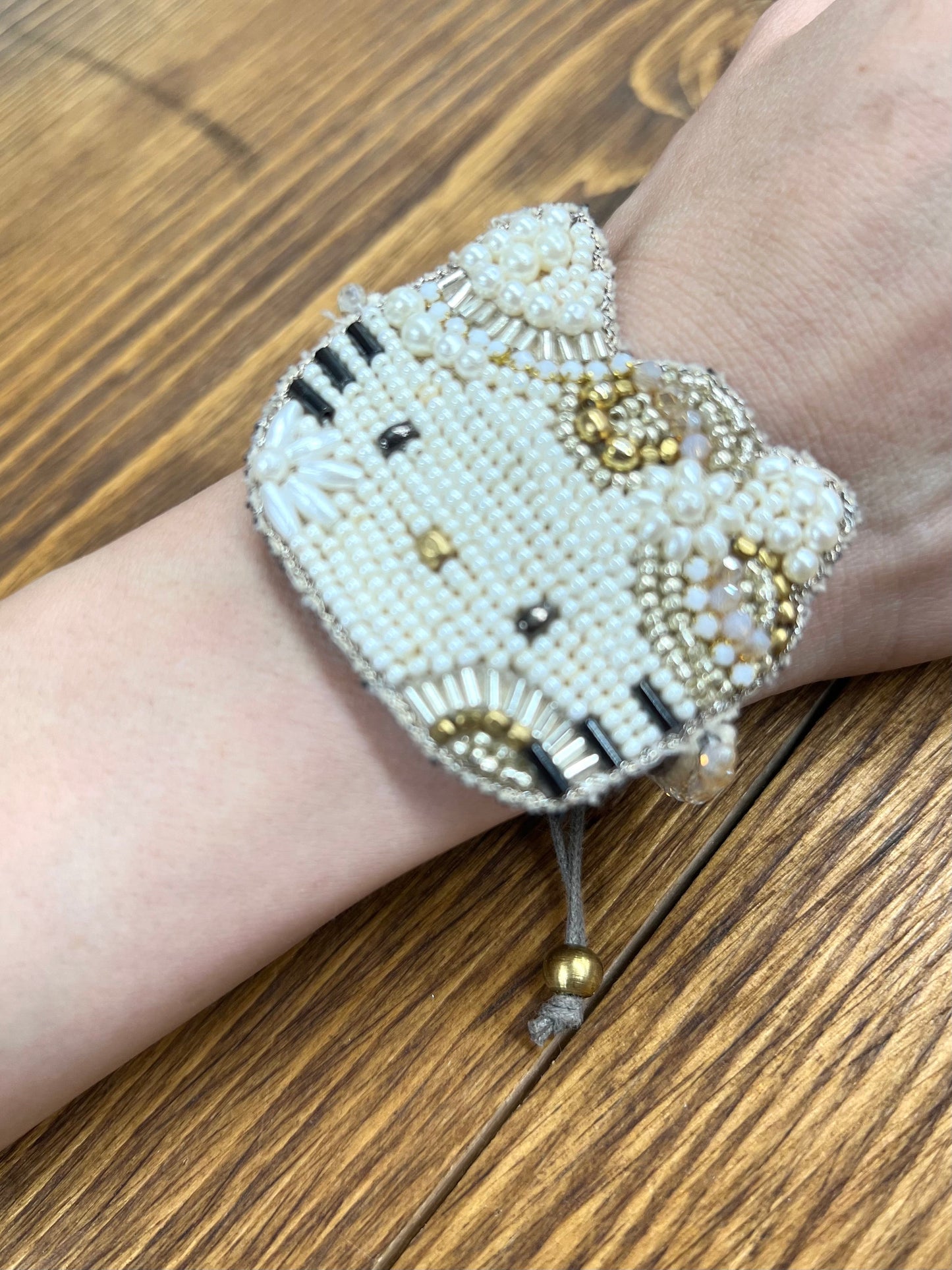 ハローキティ ビーズ刺繍ブレスレット