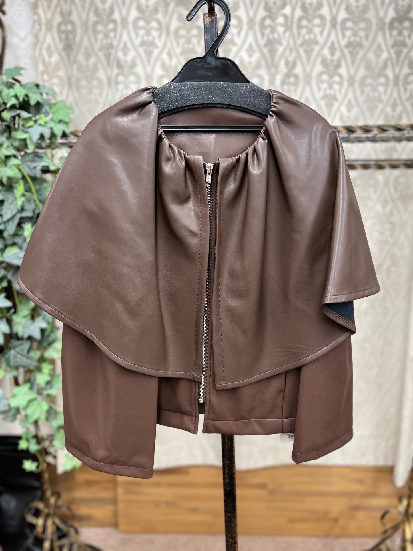 DOLLUPOOPS 合皮ケープライクBZ