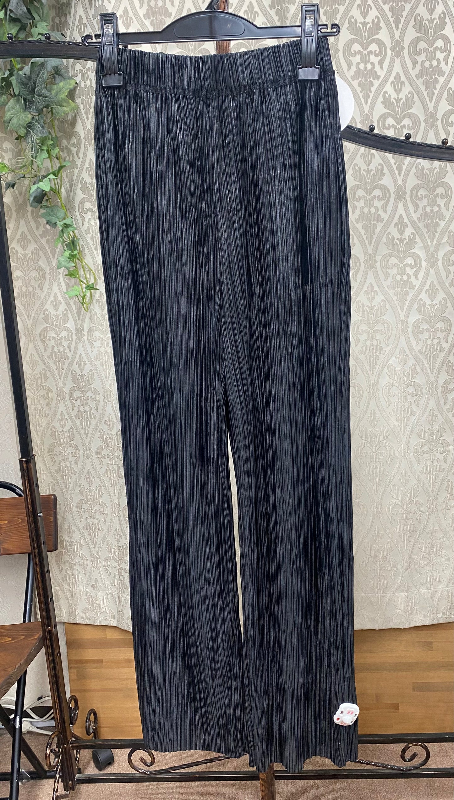 ananaシャイニープリーツパンツ