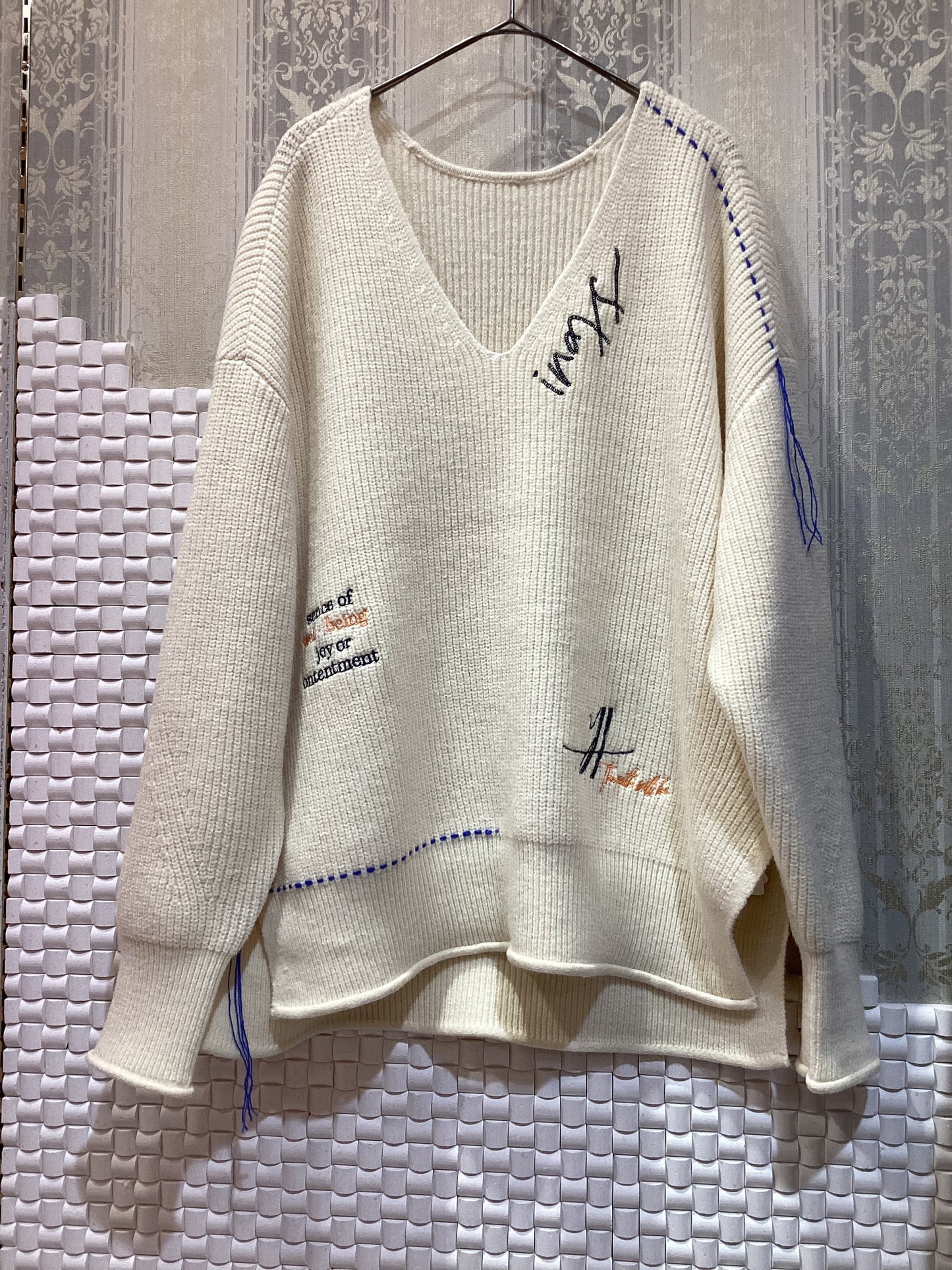 ◯Eimee Law ランダム刺繍ロゴニット