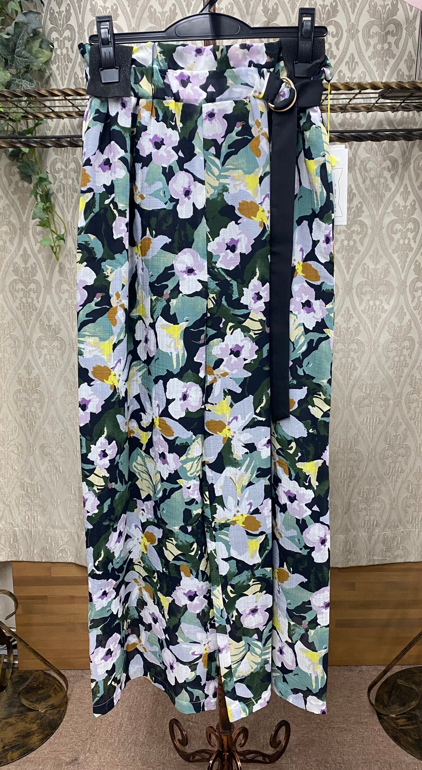 TEVALT 花柄ベルト付きパンツ