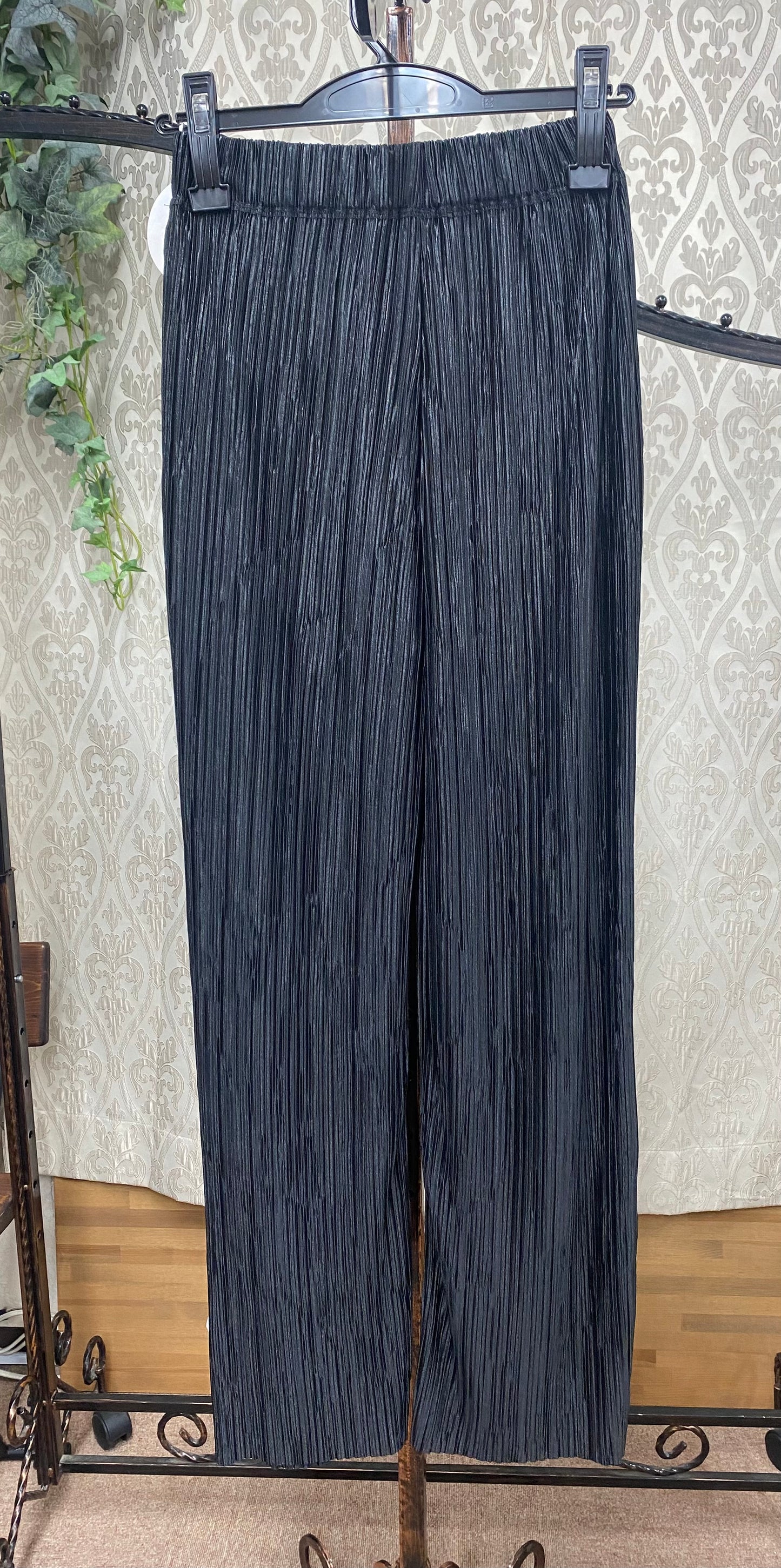 ananaシャイニープリーツパンツ