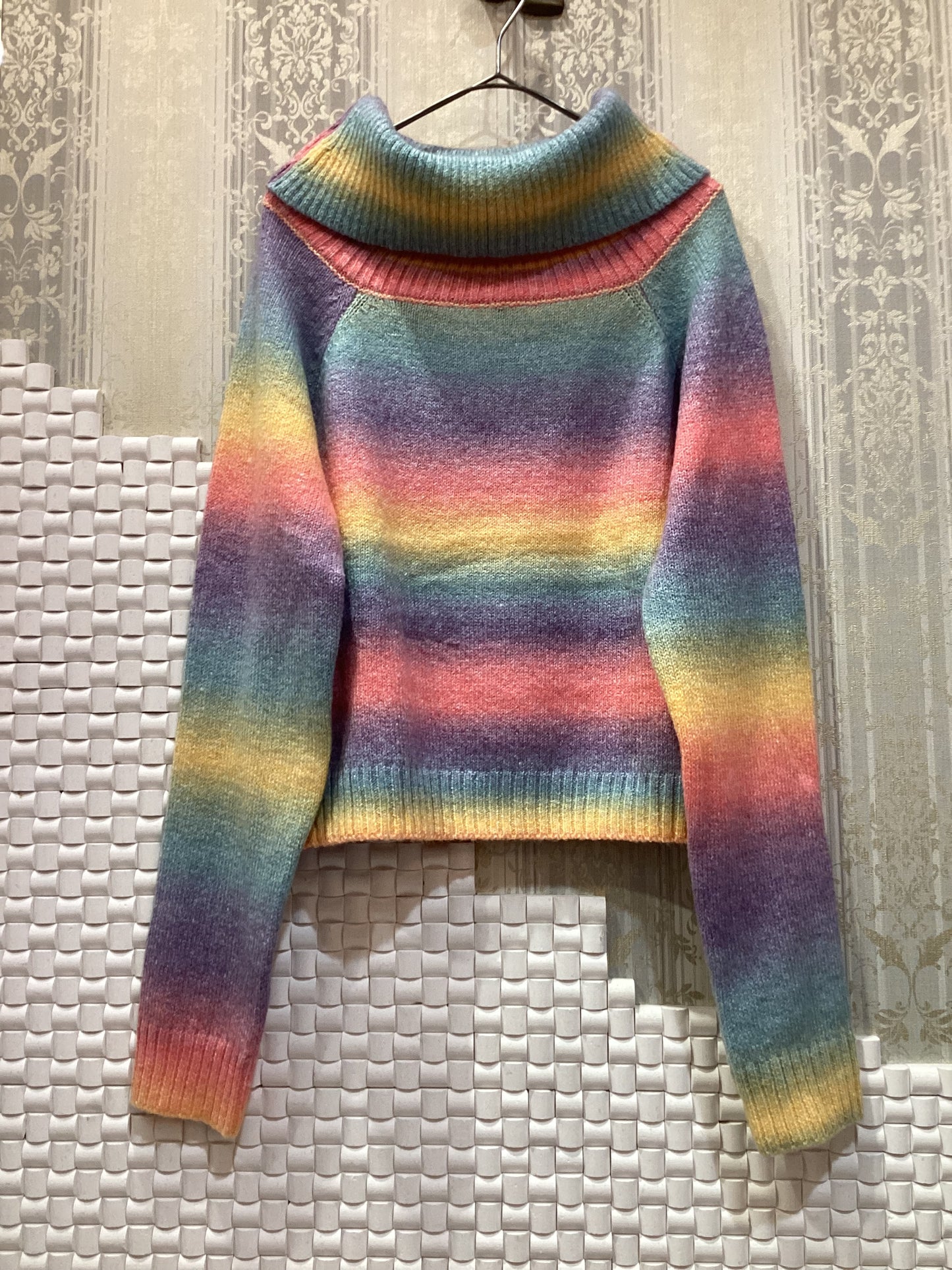 ◯タートルネックレインボーニット