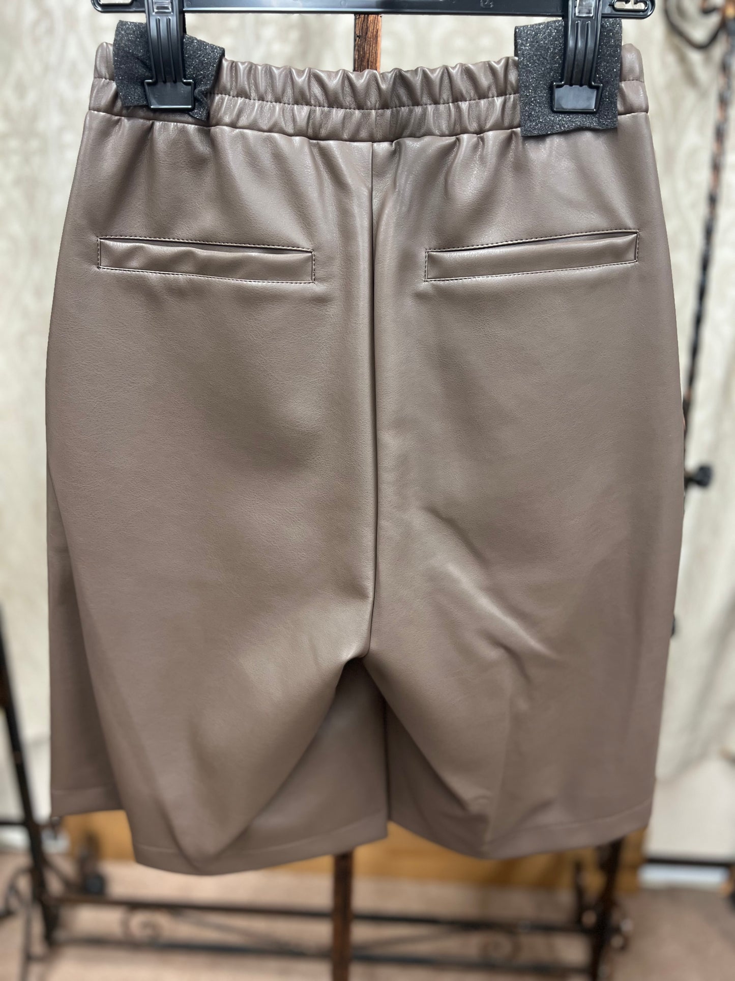 epidemique フェイクレザーハーフパンツ