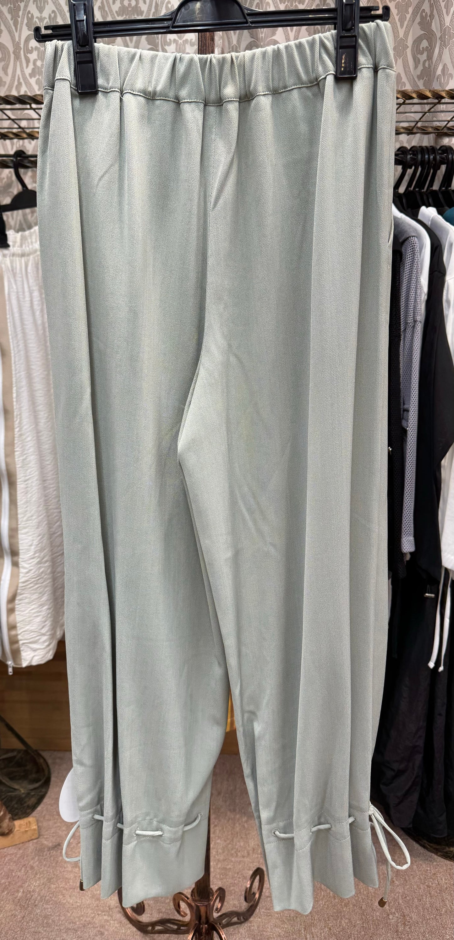 裾ストリングストレッチパンツ