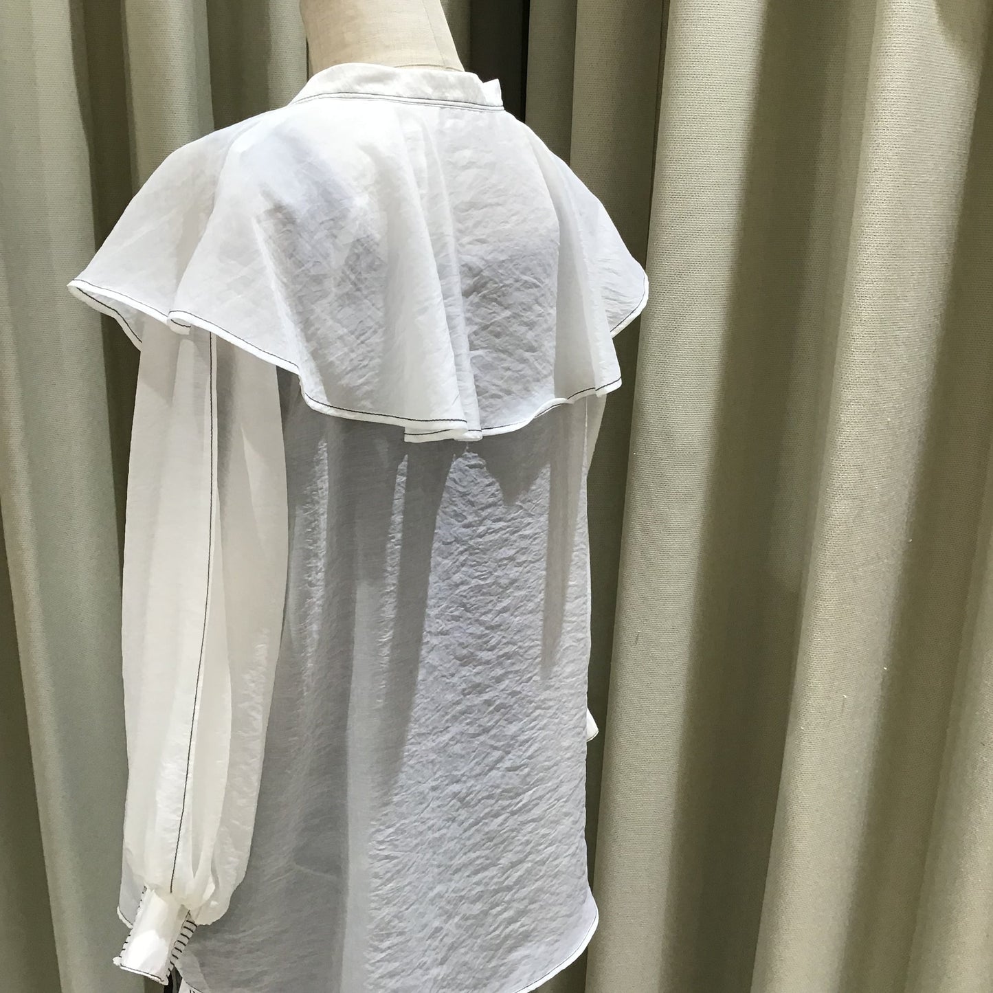 ◎Eimee Law ステッチ配色フリルカラーシアーBL