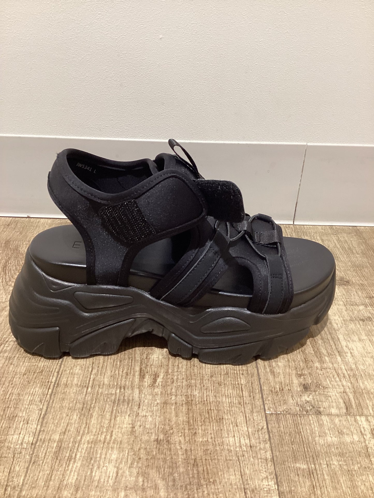 ◯レースアップスニーカーサンダル