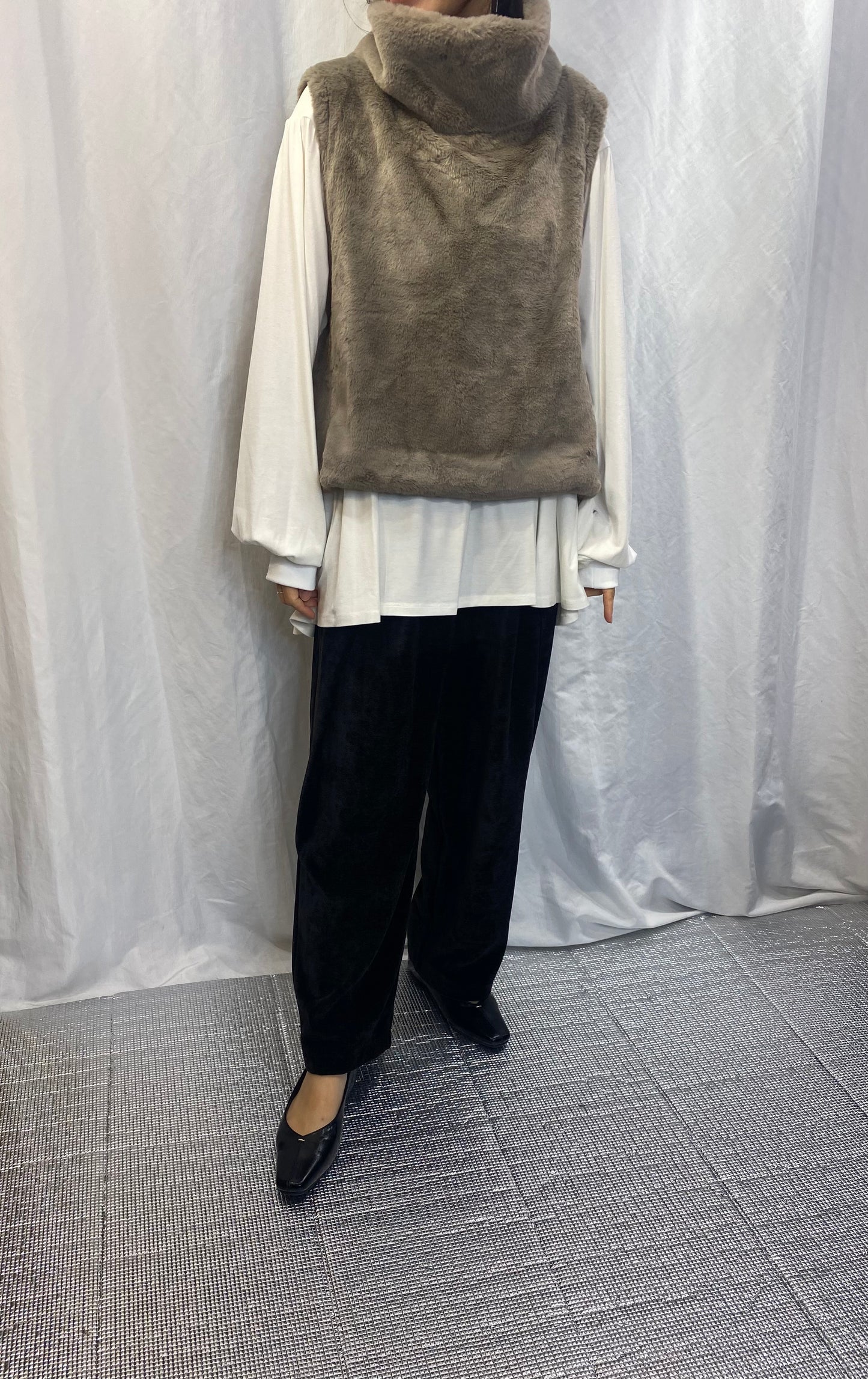 ☆CYAN バックオーバーハイネックファーベスト