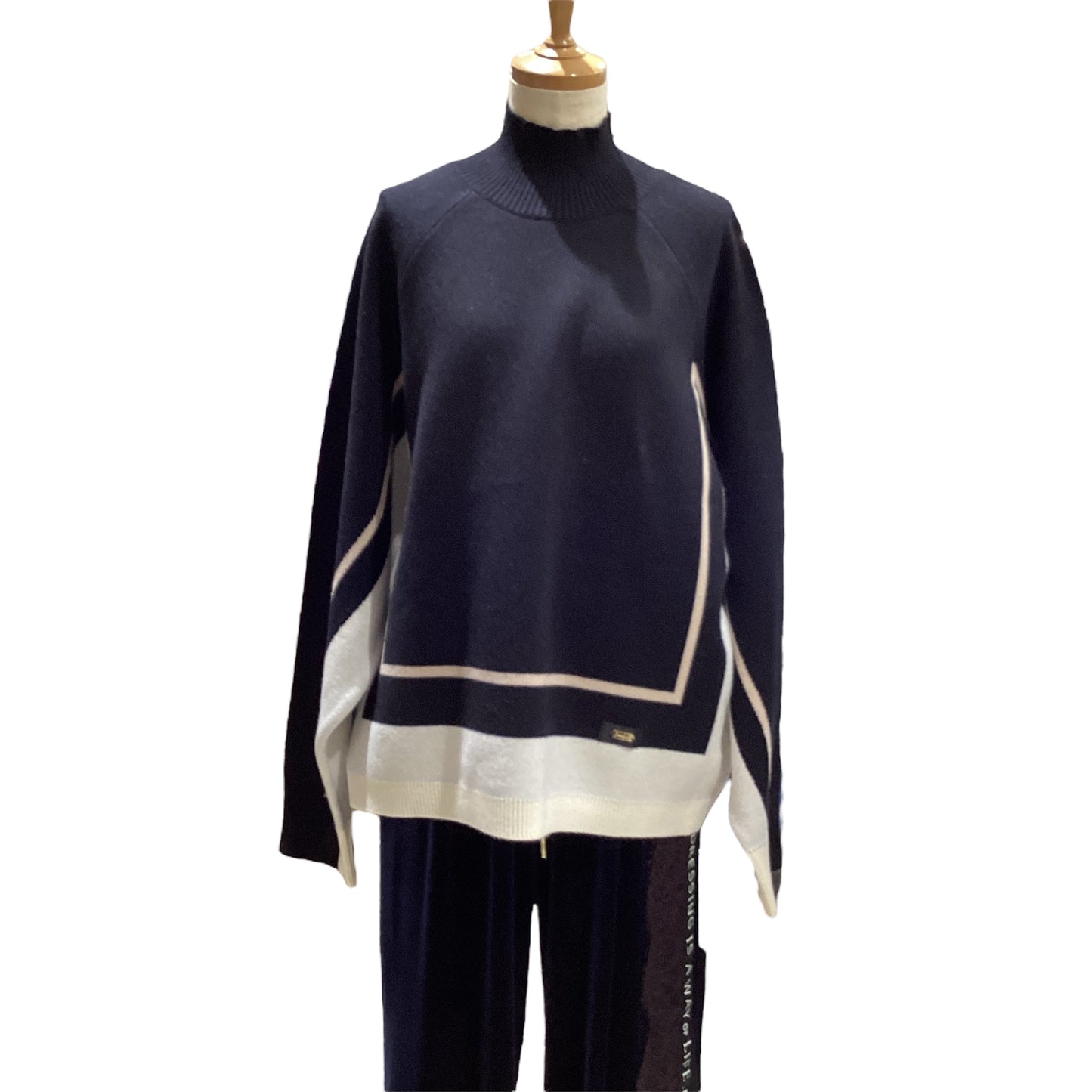 ◎Eimee LawバックロゴJQトリミングタートルニット