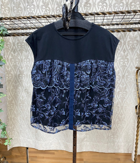 DOLLUPOOPSフロントティアードボタニカル刺繍TOPS 【8月17日まで期間限定販売】