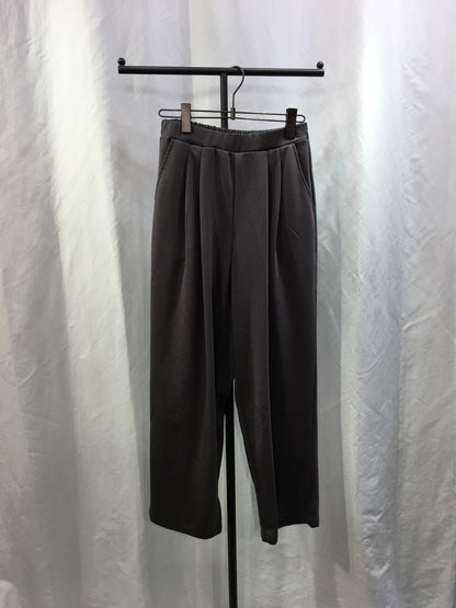☆カーブタックパンツ