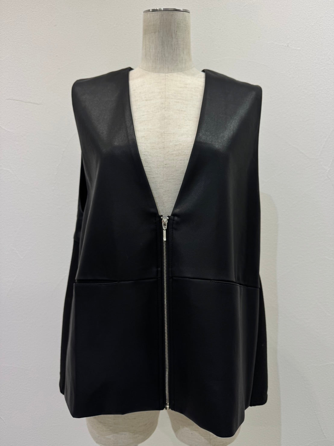 ☆予約CYANヴィーガンレザーフレアベスト【即日決済で次から使える10％還元クーポンもらえます】