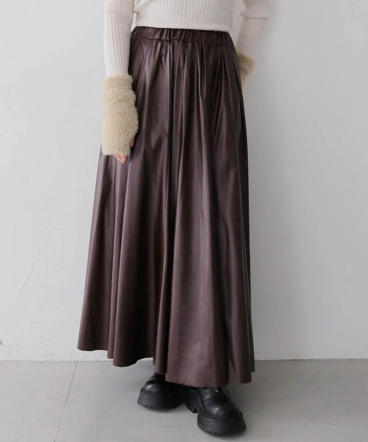 vingtrois レザーライクフレアスカート