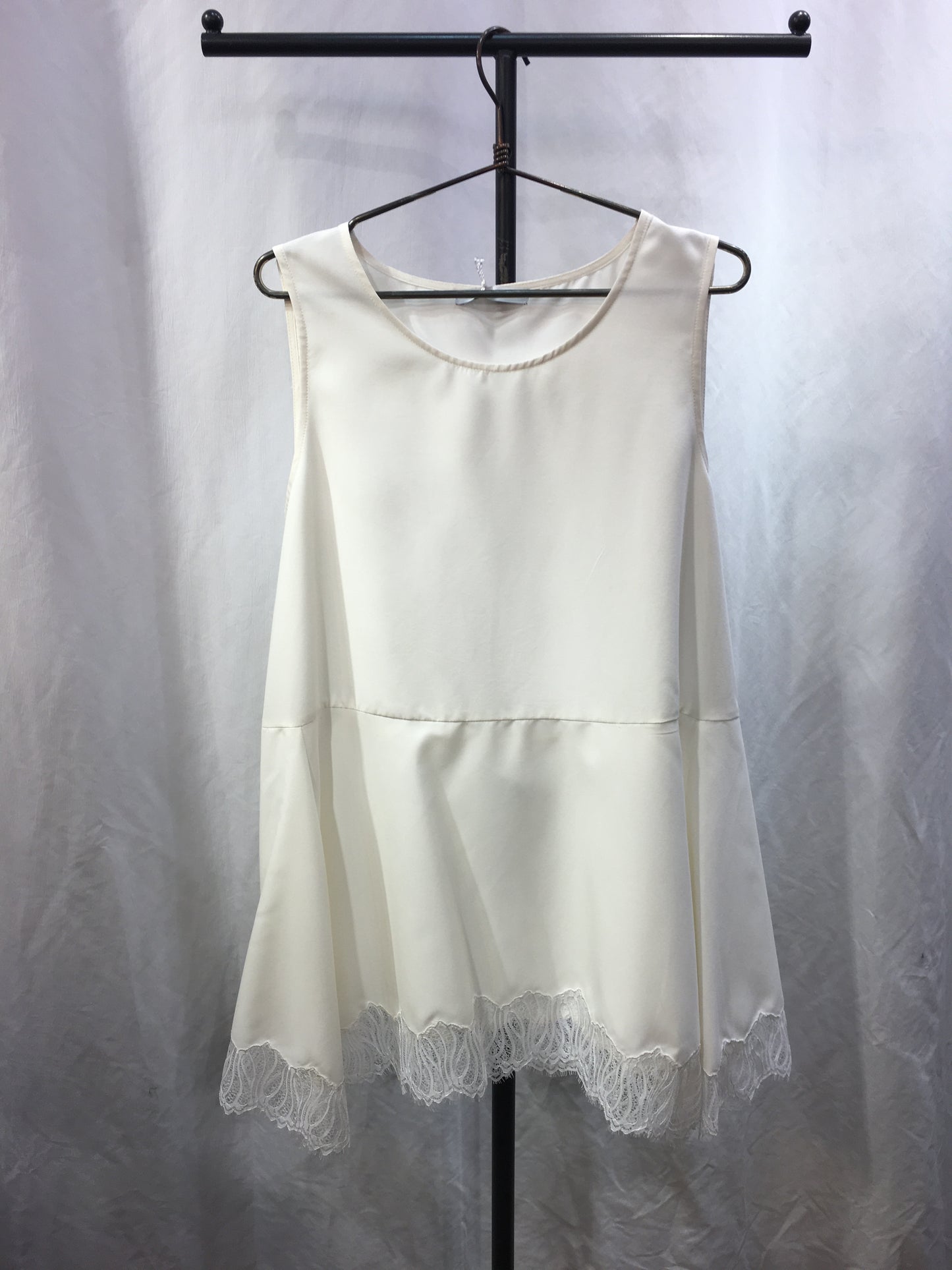 ☆chignonヘムレースサテンタンク