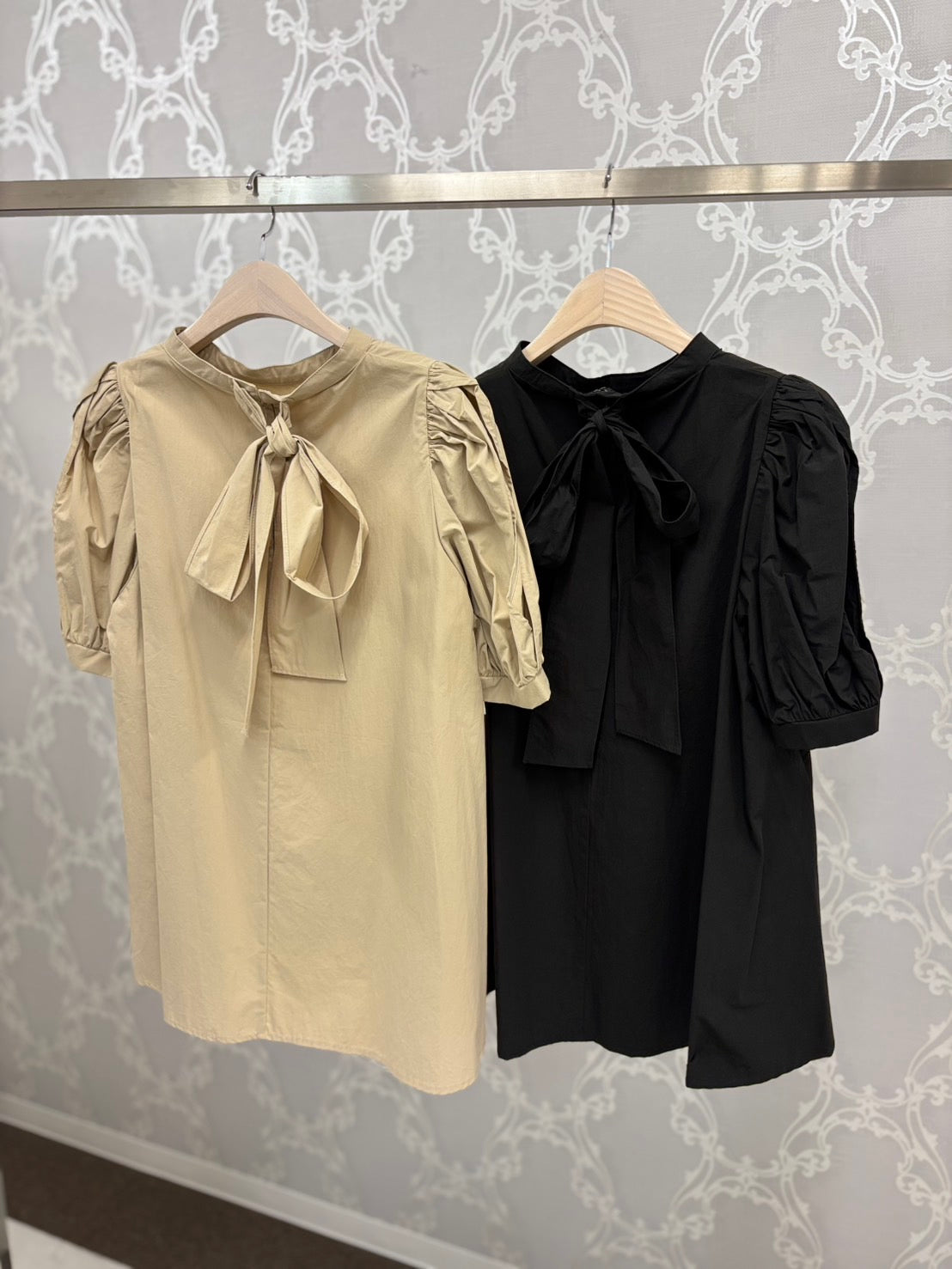 EGLANTINE 袖タックギャザートップス