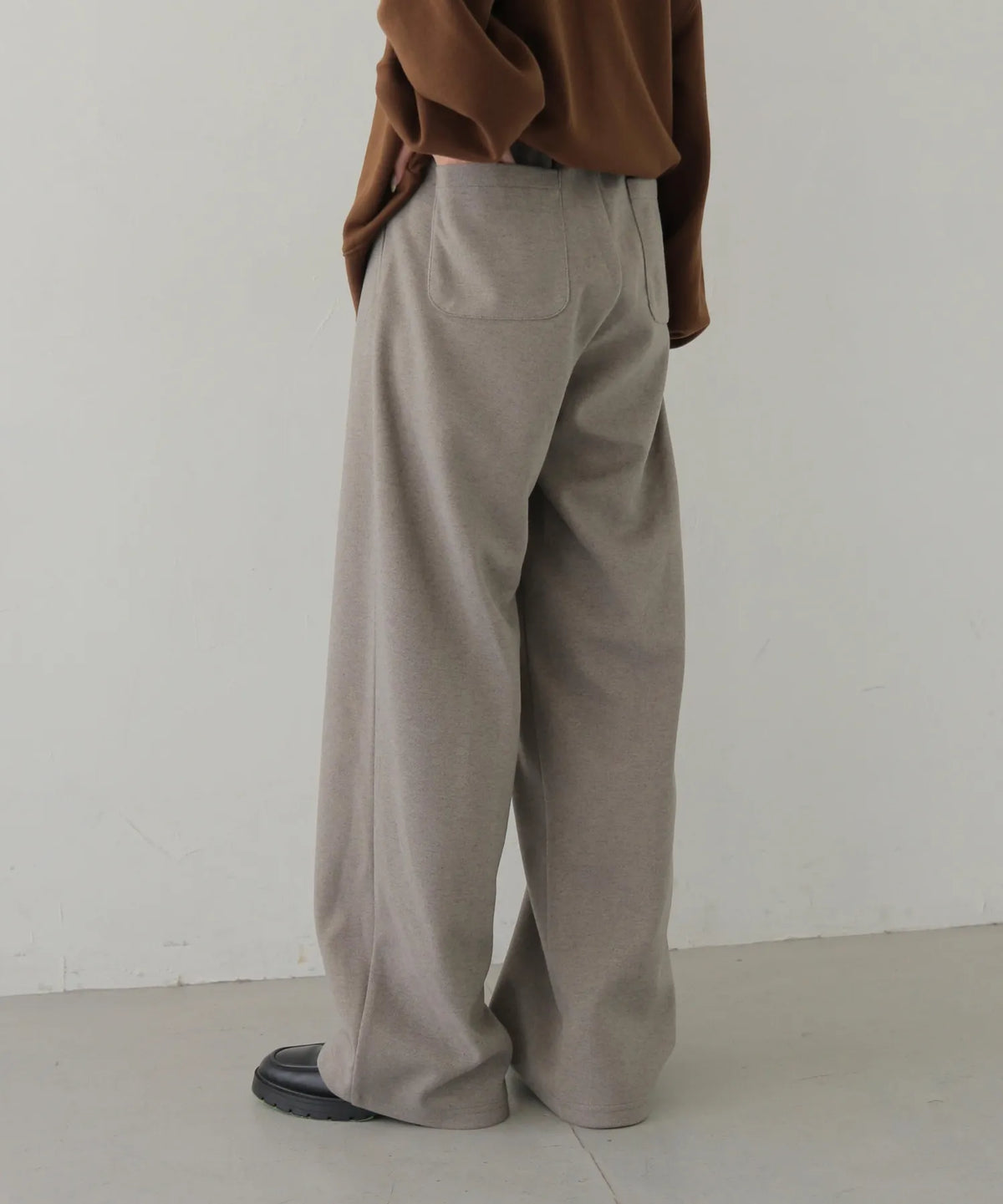 CLEIO 接結コンフォートストレートタックパンツ