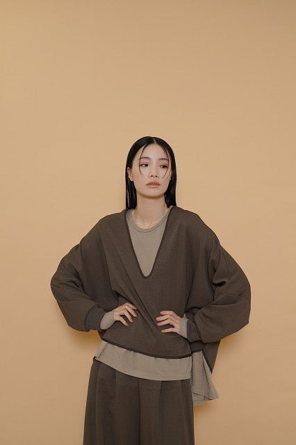 ⭐︎【予約商品】CYAN トリミングドルマンVラインブラウス　即日決済10%クーポン還元🎁