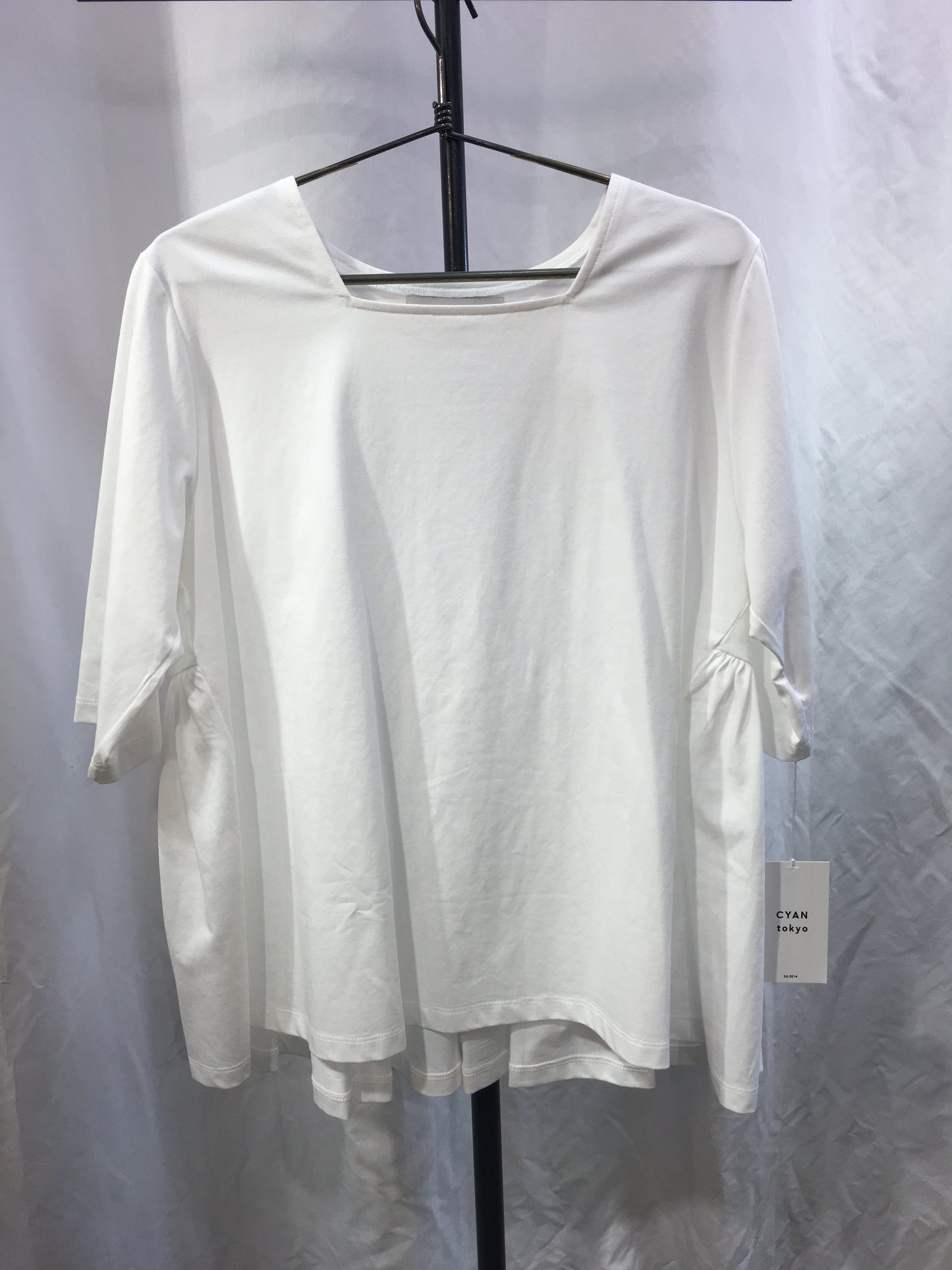 ☆CYAN スクエアネックバックギャザーtops