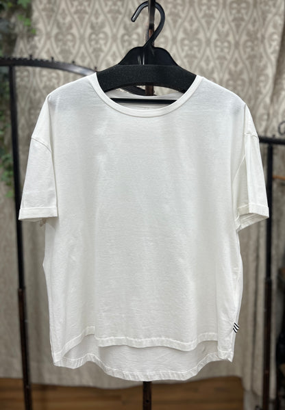 DOLLUPOOPS バックロゴ芝生加工Tシャツ