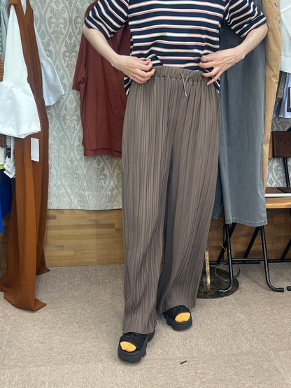 プリーツパンツ