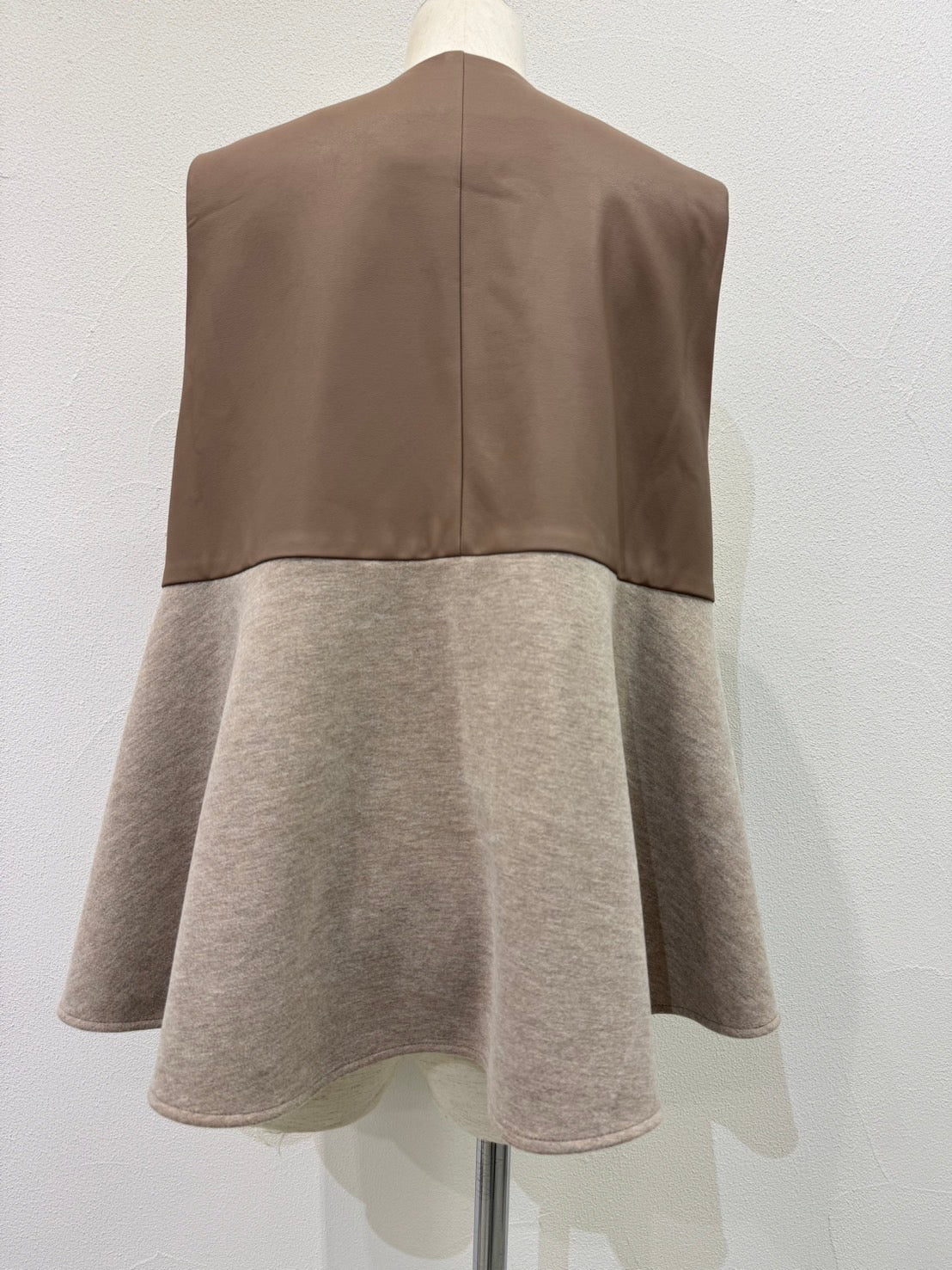 ☆予約CYANヴィーガンレザーフレアベスト【即日決済で次から使える10％還元クーポンもらえます】