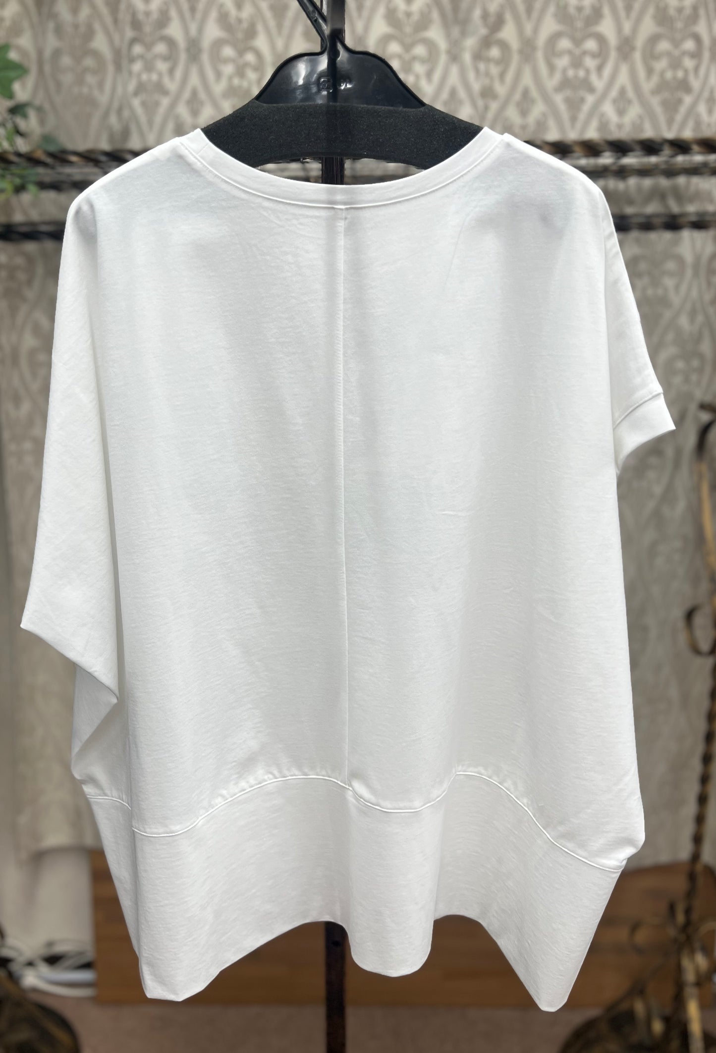 aura de attirer by エピデミーク　エンボスバンザイTシャツ