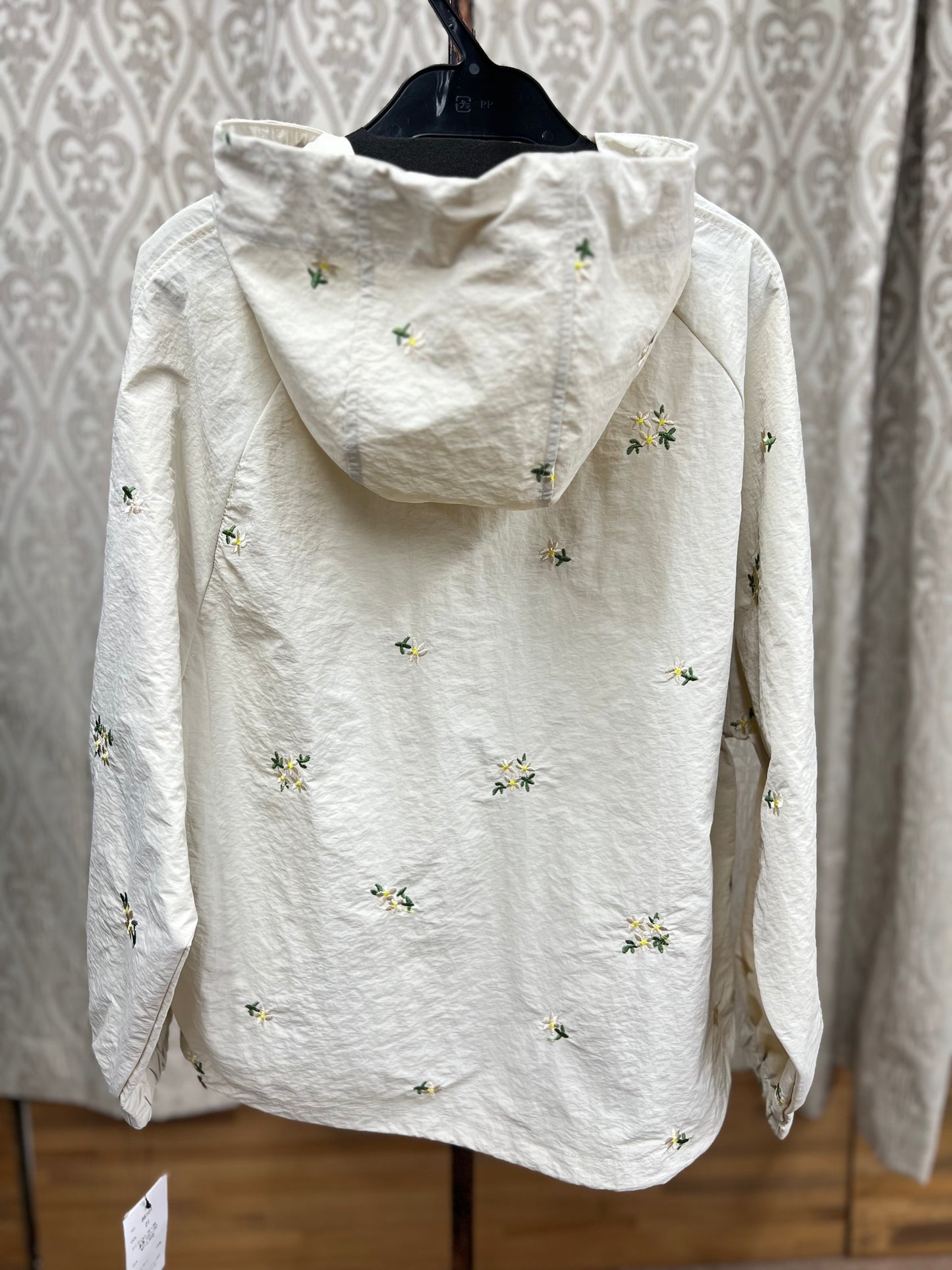 小花柄刺繍撥水ナイロンパーカー