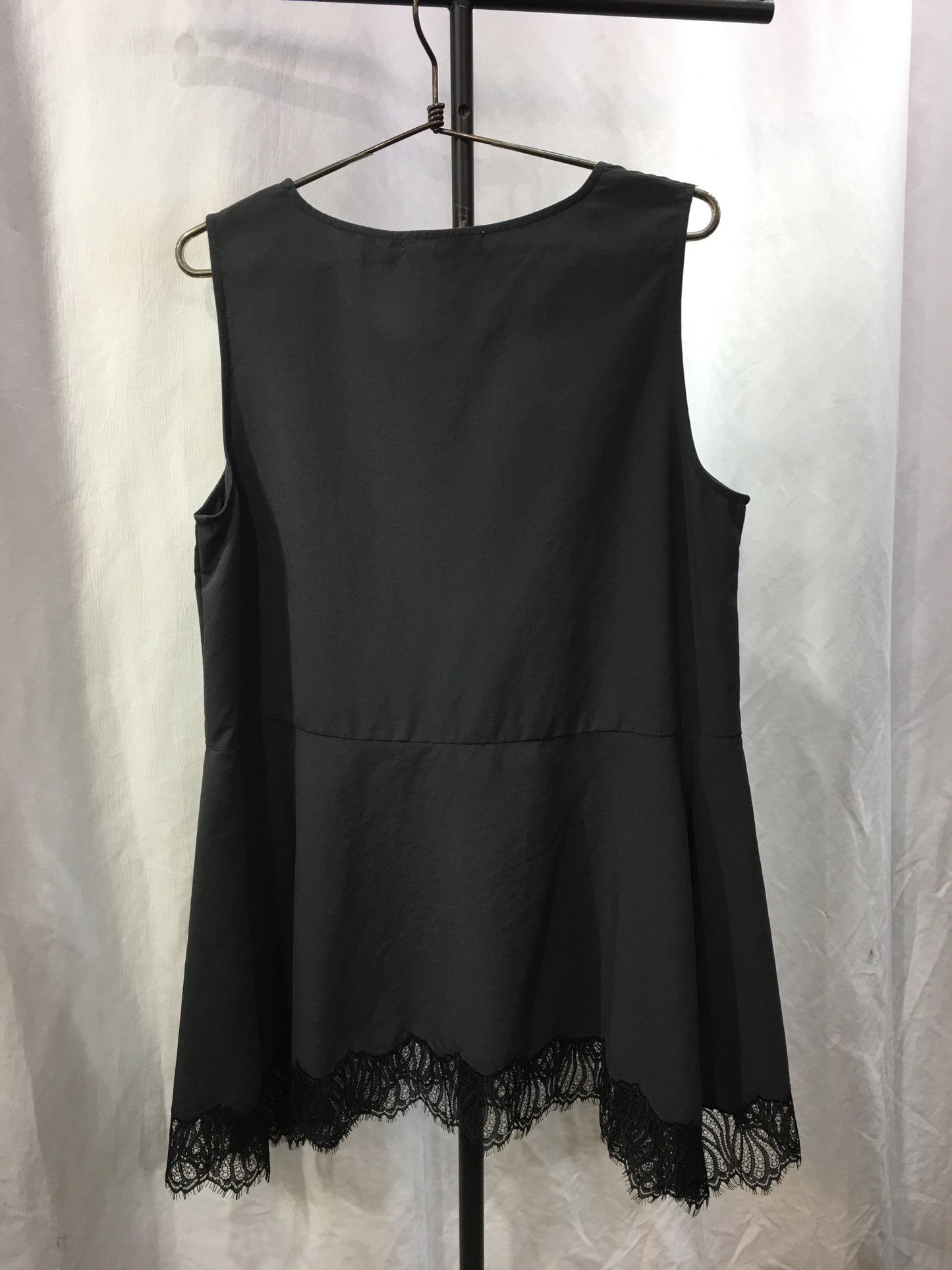 ☆chignonヘムレースサテンタンク