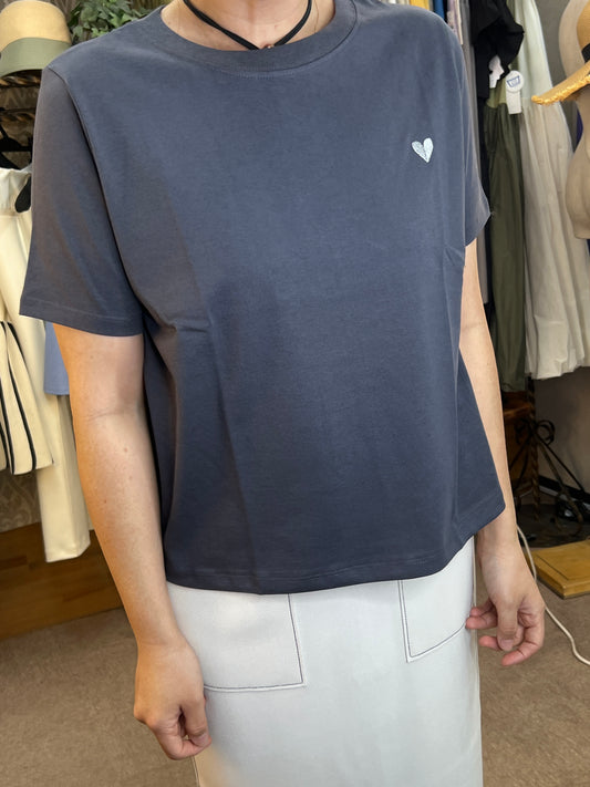 ハートモチーフTシャツ