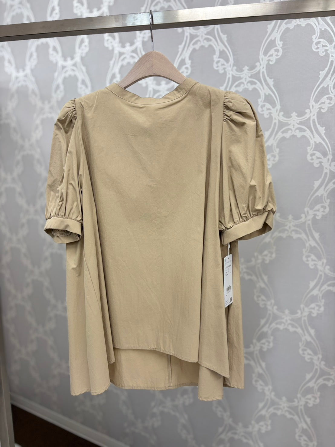 EGLANTINE 袖タックギャザートップス