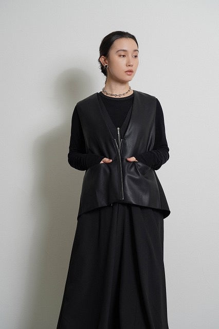 ☆予約CYANヴィーガンレザーフレアベスト【即日決済で次から使える10％還元クーポンもらえます】