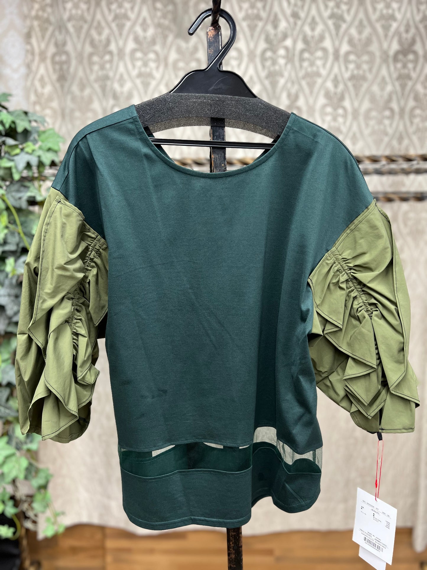 DOLLUPOOPS フリルスリーブ配色ステッチへムシアーTOPS