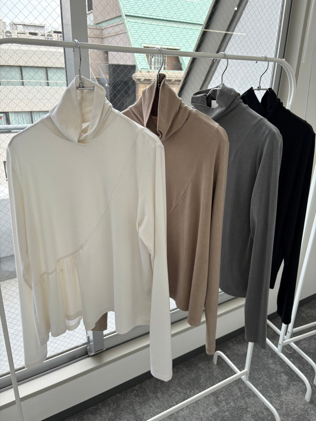 ☆予約CYANアシメギャザーウォームタートル【即日決済で次から使える10％還元クーポンもらえます】