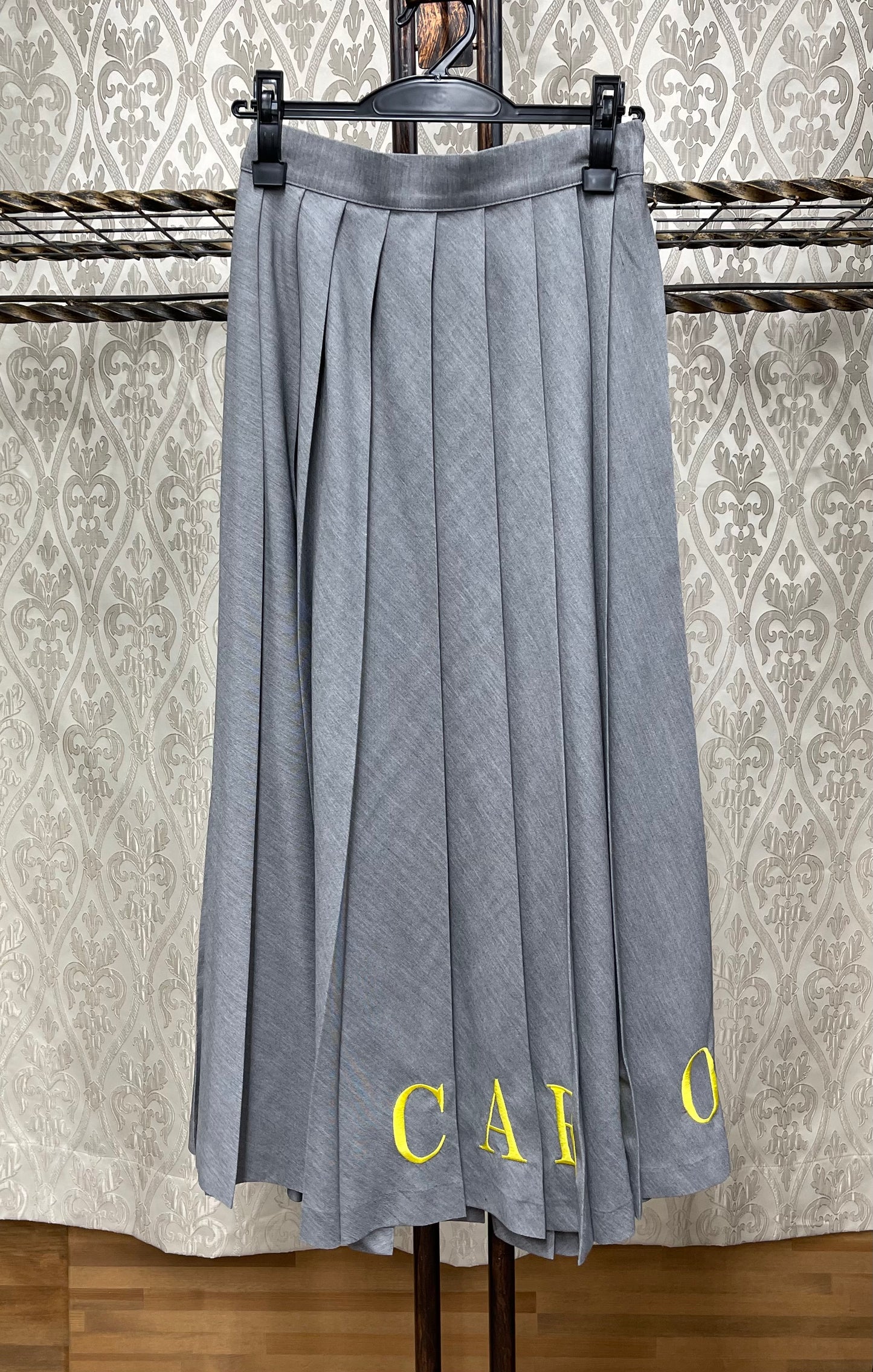 DOS DIOSASプリーツ刺繍スカート