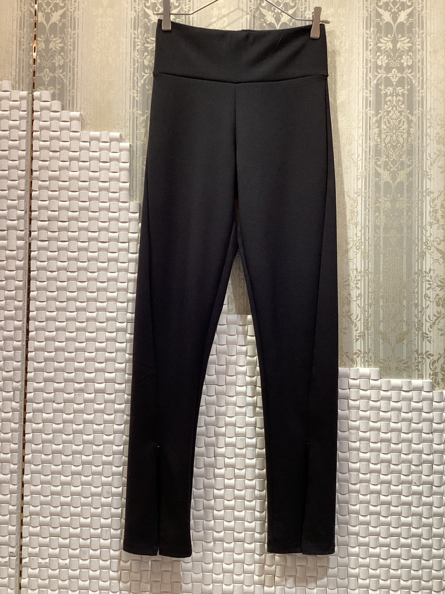 ◯FRONT SLIT LEGGINGS