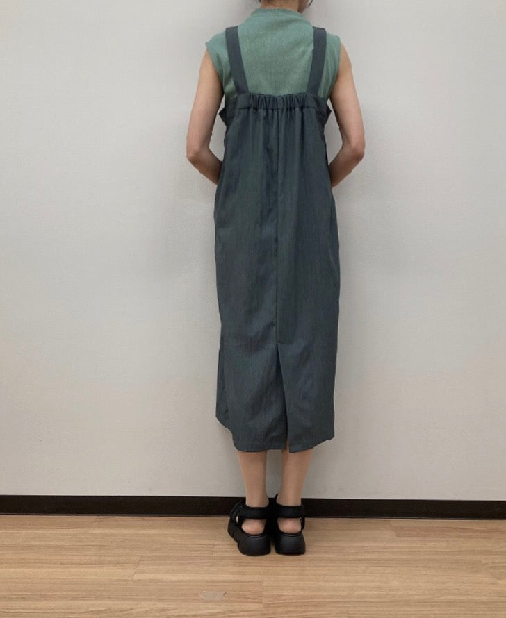 ATELIER SIX. エステルナイロンジャンパースカート