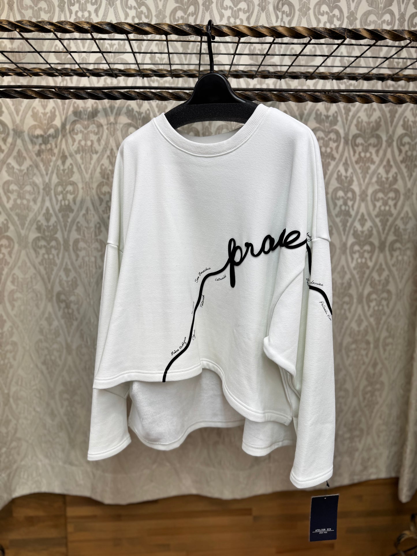 ATELIER SIX ボンバーテープ刺繍ロゴ