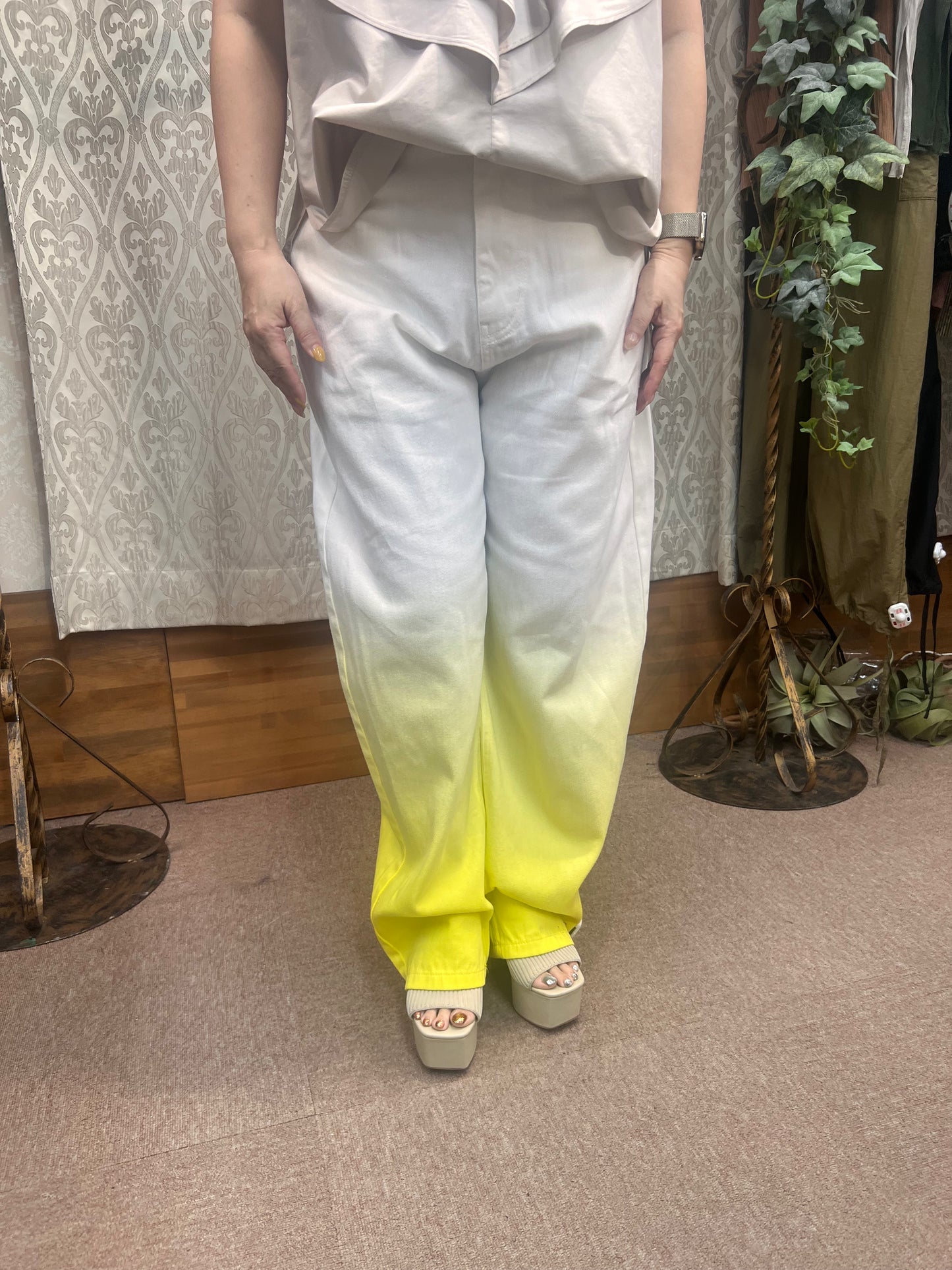 グラデーションデニムパンツ