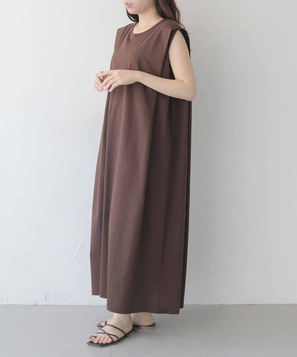 vingtrois ドライタッチコットン肩タックワンピース