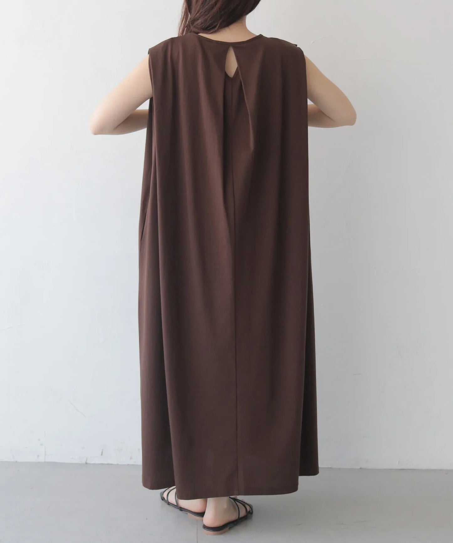 vingtrois ドライタッチコットン肩タックワンピース