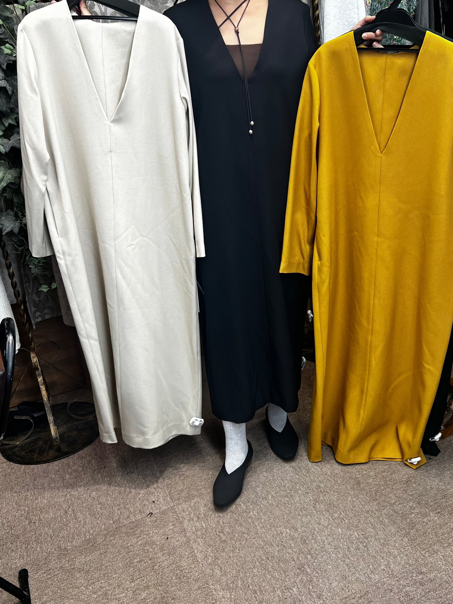 Vネックワンピース