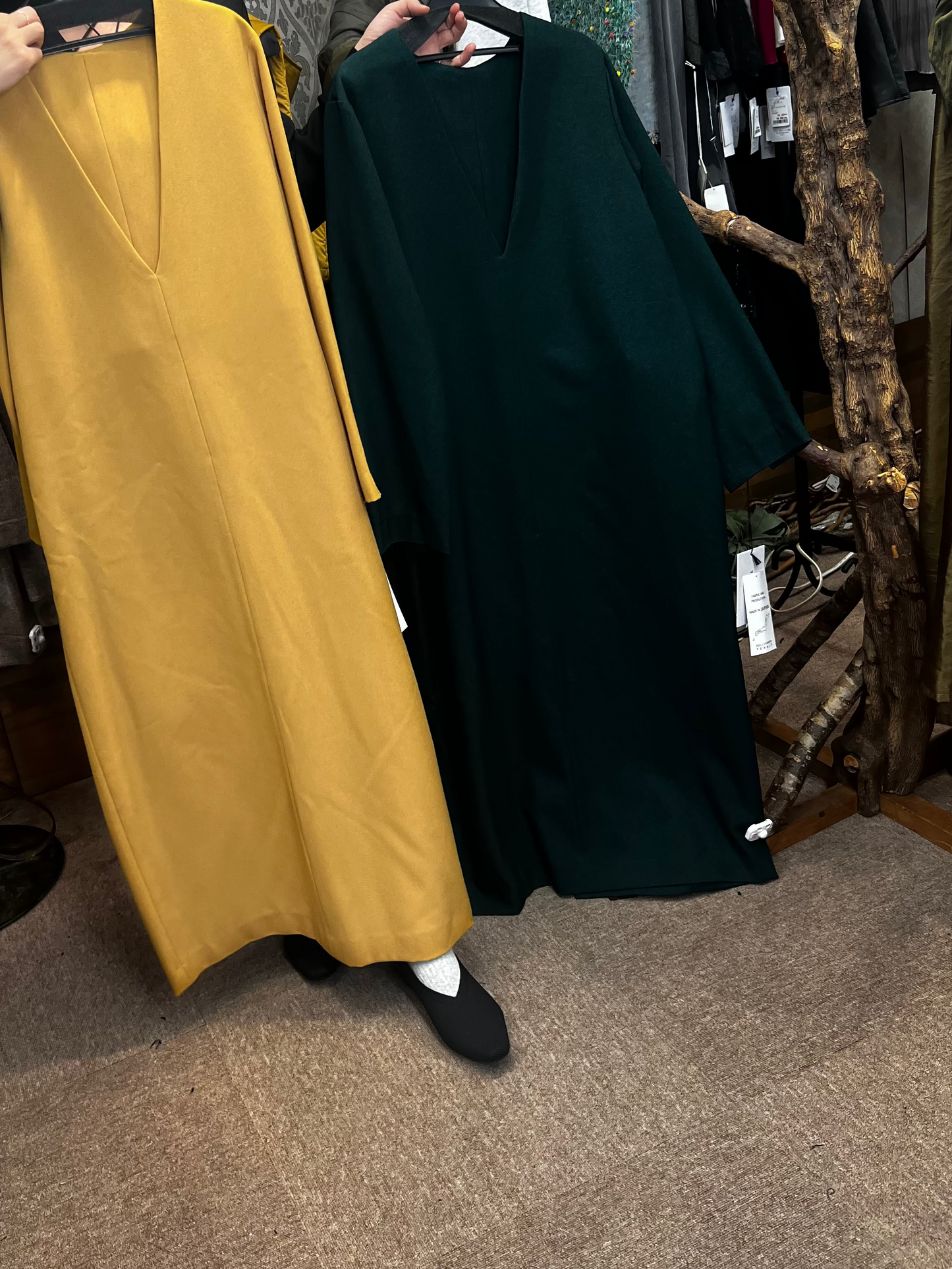 Vネックワンピース