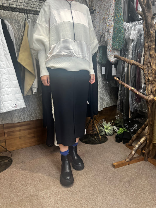 スリットタイトスカート