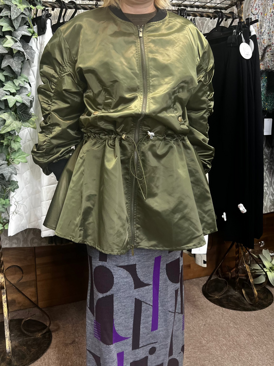 11月6日午前中まで販売　ペプラムMA-1ブルゾン