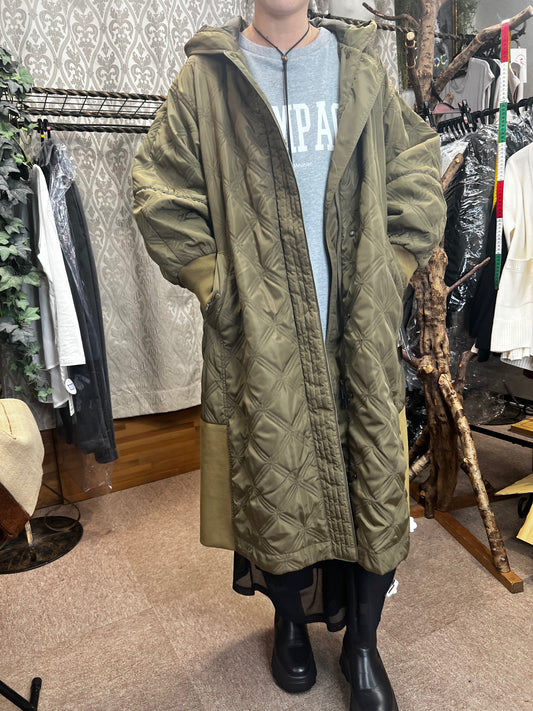 スクウェアキルトロングコート